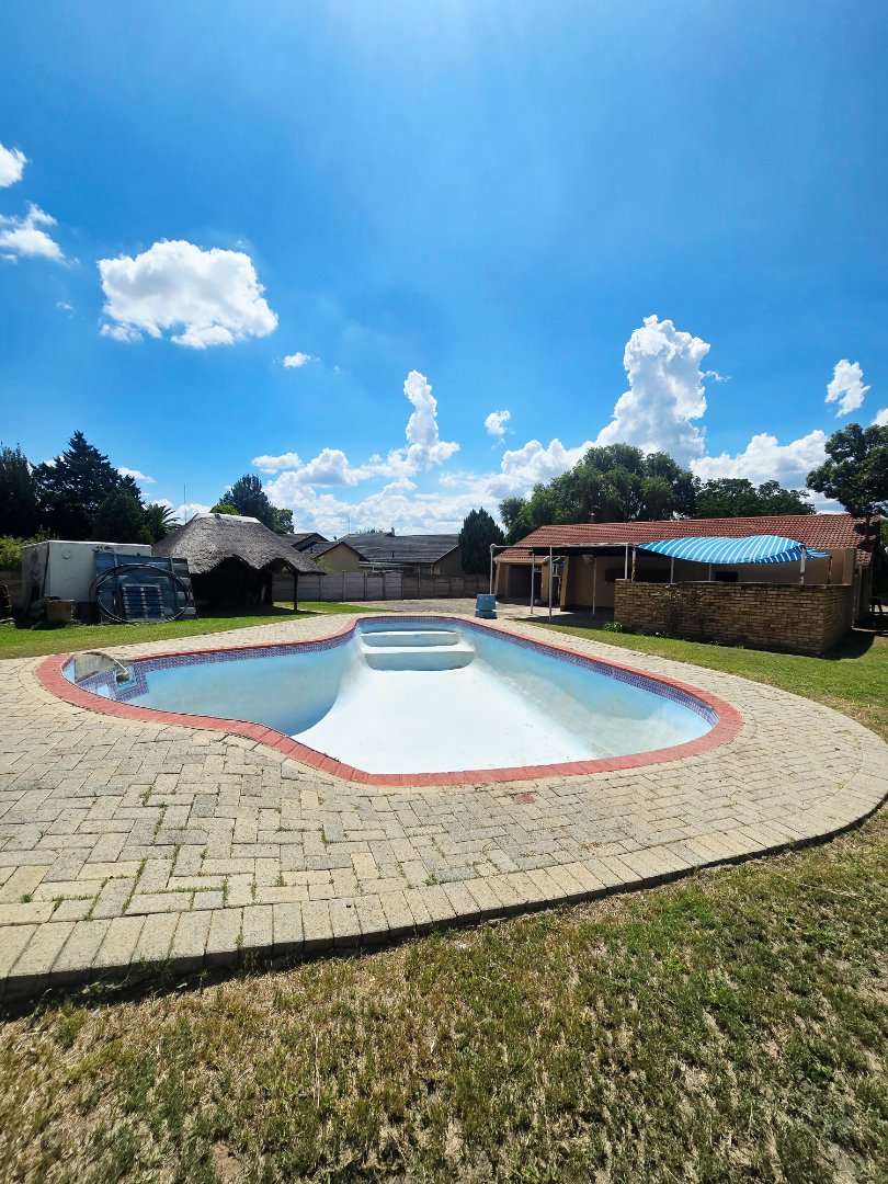 4 Bedroom Property for Sale in La Hoff North West